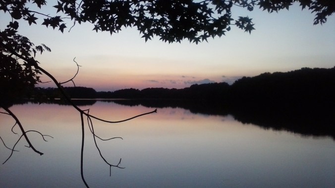 sunset-on-lake-mirror-reflection