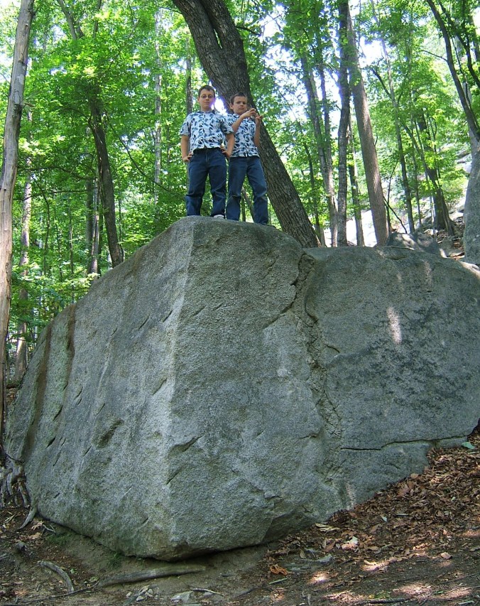 boys-on-rock