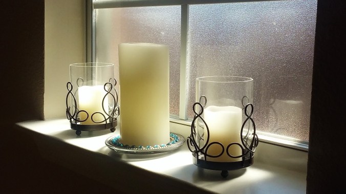 candles-in-window